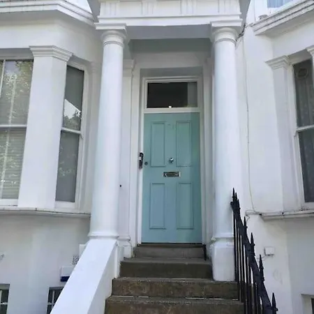 Newly Refurbished 2-bedroom Flat In Notting Hill