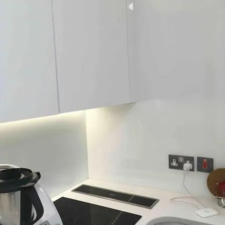 Newly Refurbished 2-bedroom Flat In Notting Hill Apartment London