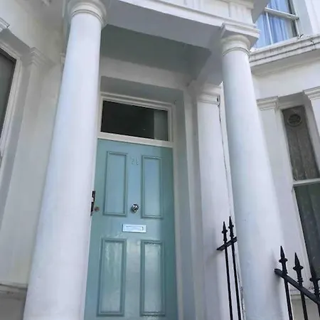 Newly Refurbished 2-bedroom Flat In Notting Hill