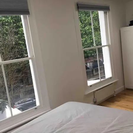 Newly Refurbished 2-bedroom Flat In Notting Hill Apartment