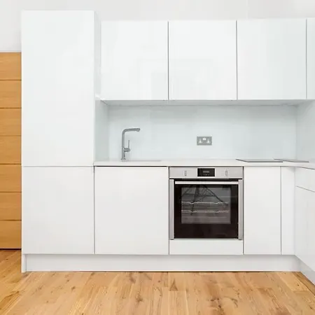 Newly Refurbished 2-bedroom Flat In Notting Hill London
