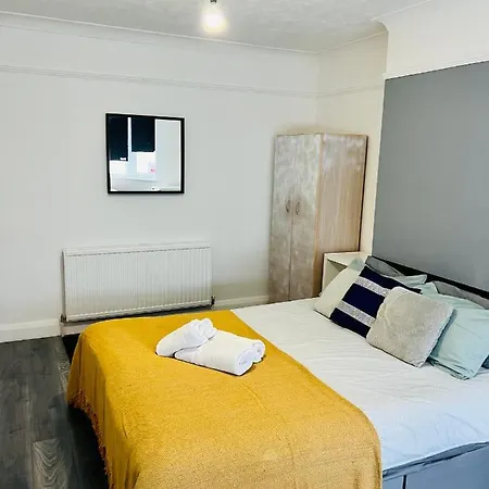 Beautiful Private In Willesden Apartment
