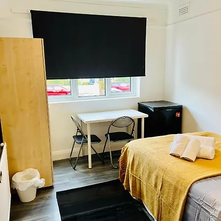 Beautiful Private In Willesden Apartment *
