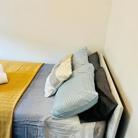 Beautiful Private In Willesden Apartment London