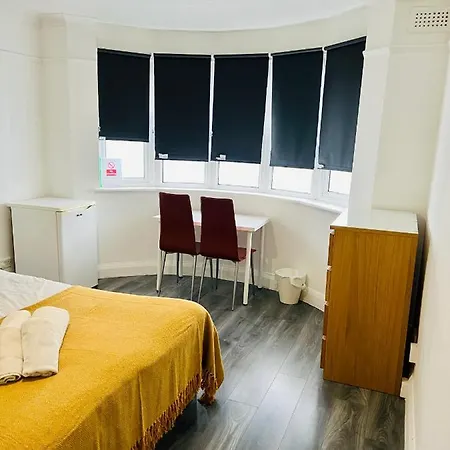 Beautiful Private In Willesden Apartment