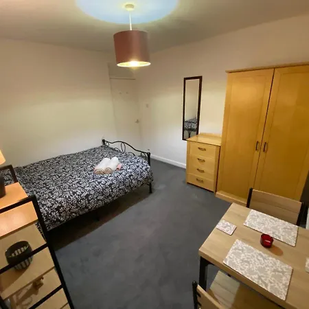 Cosy Victorian Guest Homestay London