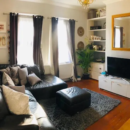 Heathfield Square Homestay London