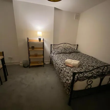 Cosy Victorian Guest Homestay London