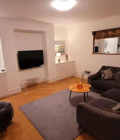 Spacious 2 Bedroom Flat In Baker Street * לונדון