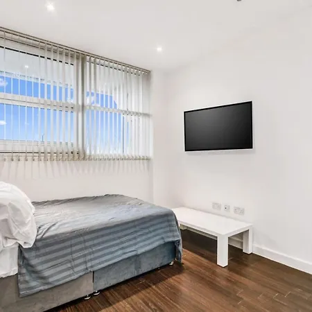 Fantastic 1 Bed By Heathrow Airport *