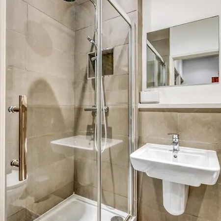 Fantastic 1 Bed By Heathrow Airport Apartment