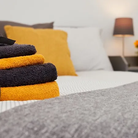High Spec 2 Bed W/parking Available