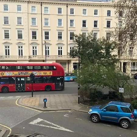 Apartment Designer 2 Bedroom Pimlico *
