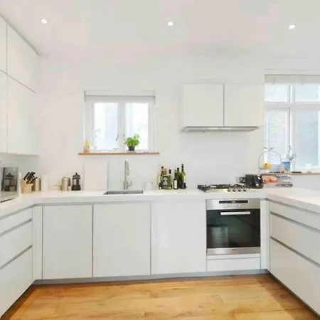 Apartment Designer 2 Bedroom Pimlico *