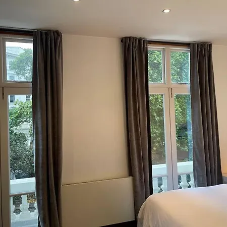 Designer 2 Bedroom Pimlico Apartment London