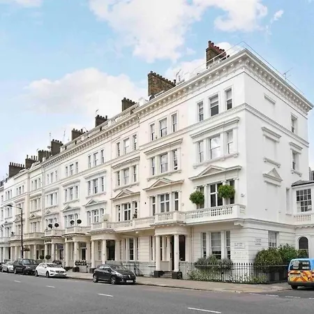 Stunning Grand 2 Bed, 2 Bath Apartment,
