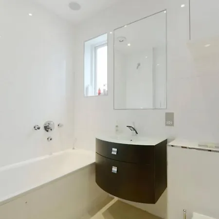 Designer 2 Bedroom Pimlico