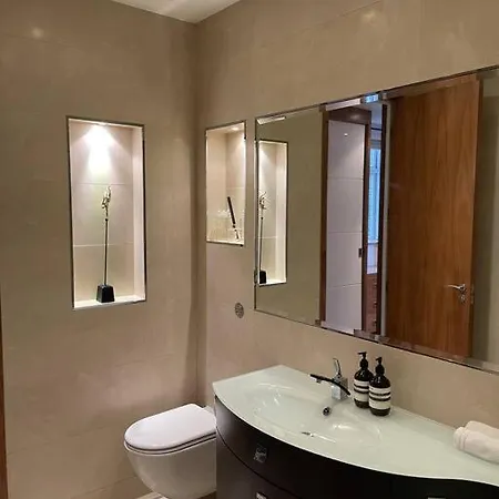 Designer 2 Bedroom Pimlico