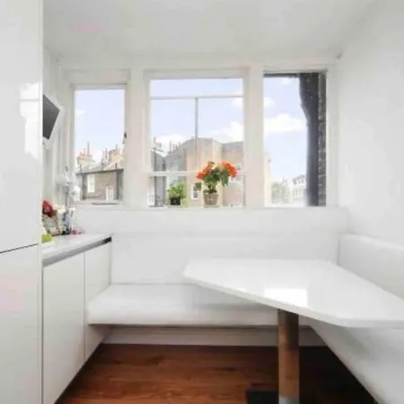 Apartment Stunning Grand 2 Bed, 2 Bath Apartment, London