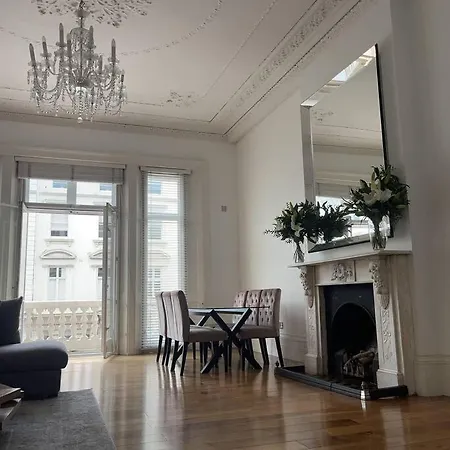 Stunning Grand 2 Bed, 2 Bath Apartment, Apartment
