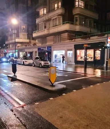 Spacious 2 Bedroom Flat In Baker Street דירה