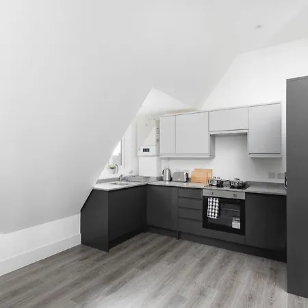 Skyvillion - London Chase With Parking & Wifi Enfield