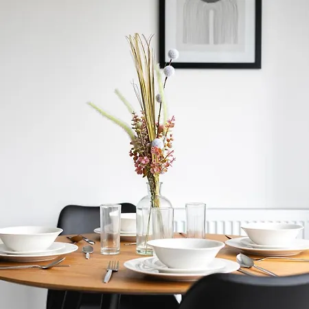 Apartment Skyvillion - London Chase With Parking & Wifi *
