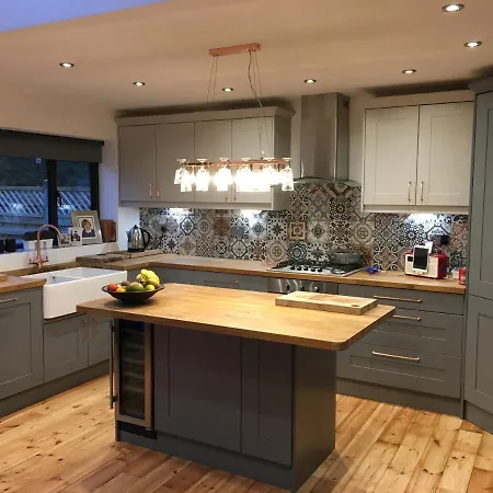Three Bedroom Family With Garden In Walthamstow Holiday home London