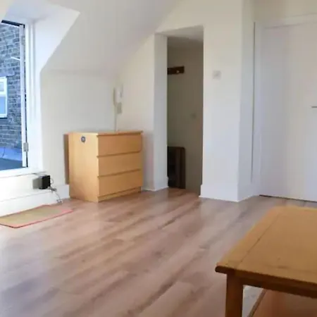 Apartment Spacious 1 Bedroom W/ Outdoor Terrace *