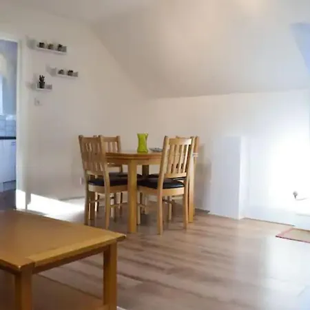 Spacious 1 Bedroom W/ Outdoor Terrace * London
