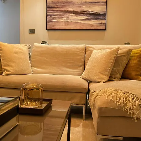 Holiday home Spacious 4br, 2ba London