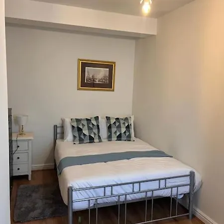 Apartment 2 Bed Flat In Canning Town London