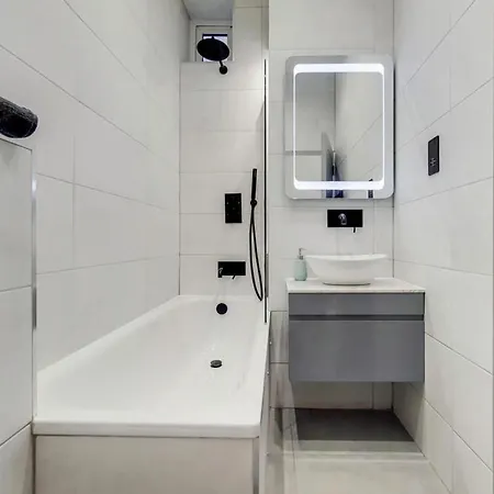 Brand New Luxury 2-bed In