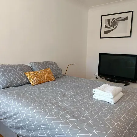 2 Bed Functional House Close To Manor Park Train Station London