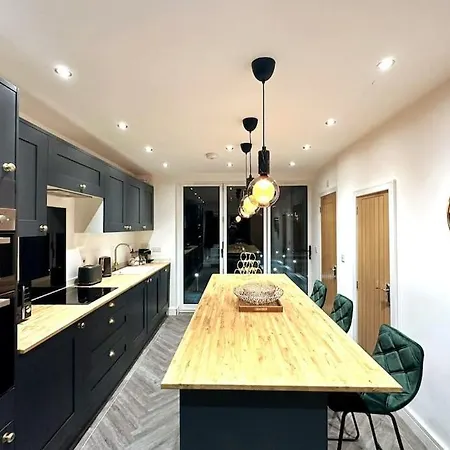 Luxury Entire House In Greenwich