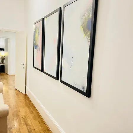 Apartment 27 Queens Gate *