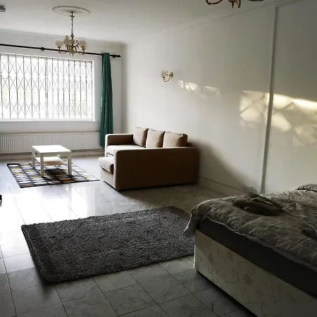 Large Spacious In Zone 2 Kwatera prywatna
