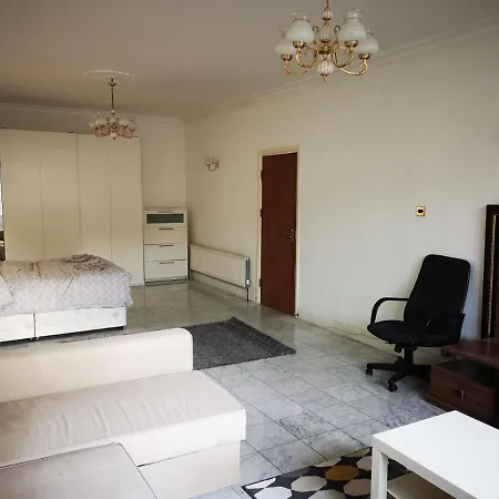 Kwatera prywatna Large Spacious In Zone 2 *