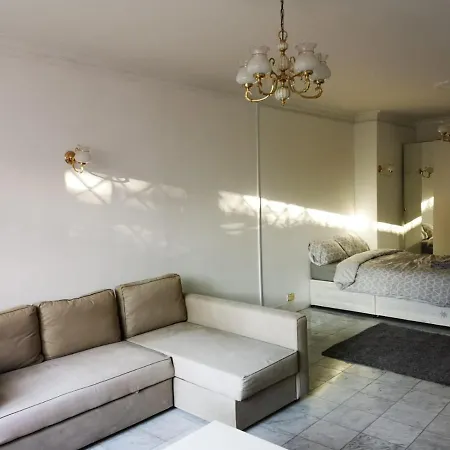 Kwatera prywatna Large Spacious In Zone 2 *