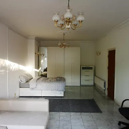 Large Spacious In Zone 2 Kwatera prywatna *