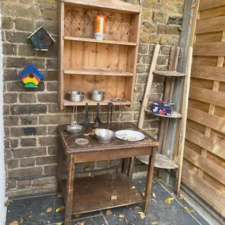 Holiday home Three Bedroom Family With Garden In Walthamstow London
