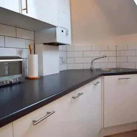 Spacious 1 Bedroom W/ Outdoor Terrace Apartment