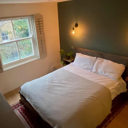 Apartment New Build Modern 1 Bedroom London
