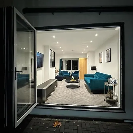 Luxury Entire House In Greenwich