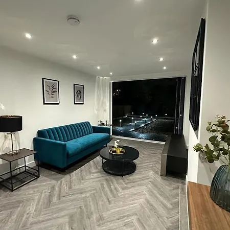 Luxury Entire House In Greenwich