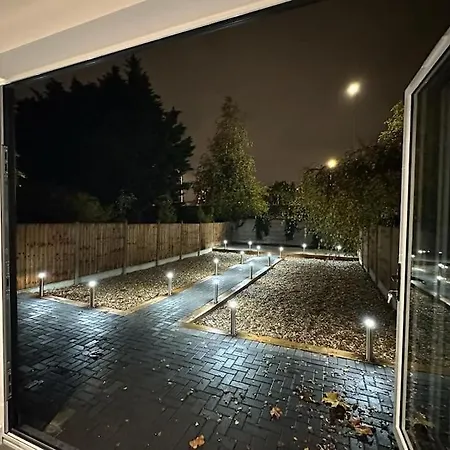 Luxury Entire House In Greenwich
