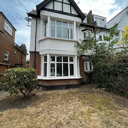 Spacious And Light Flat In Clapham Apartment *