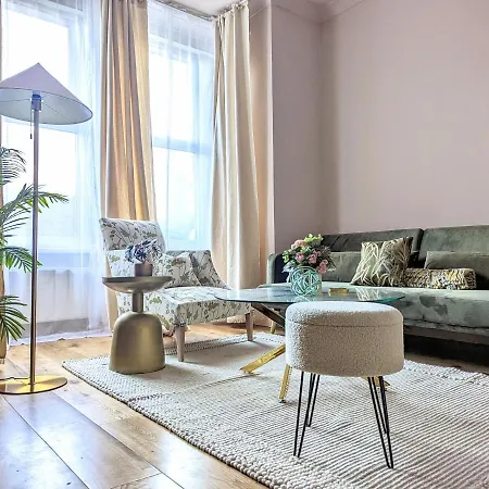 Apartment Gorgeous Wood Palmers *