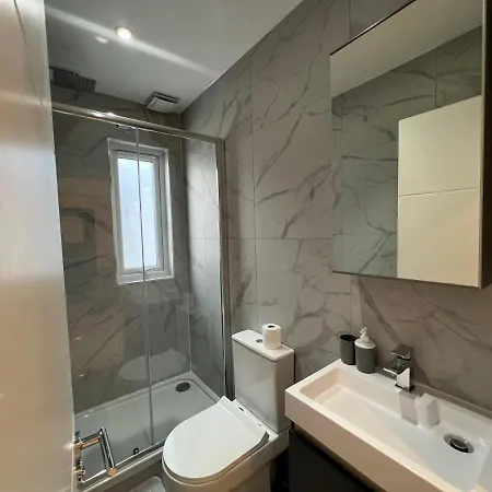 Star Station Road 3-bed Haven Apartment *