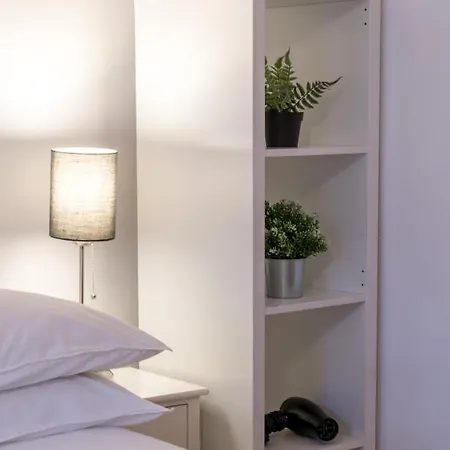 Soho & Covent Garden Apartment, Sleeps 3 * London